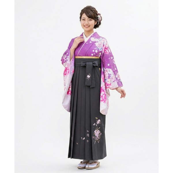袴レンタル｜紫暈し花柄ﾜﾝﾗﾝｸ上の着物と刺繍袴